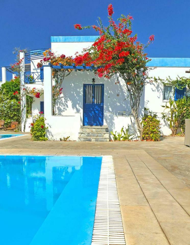 Amfitrion Hotel Vari  Exterior photo