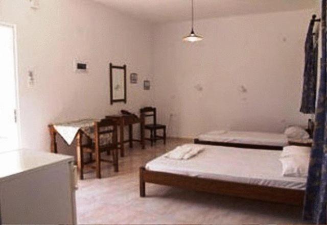 Amfitrion Hotel Vari  Room photo