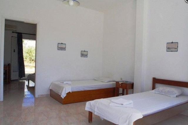 Amfitrion Hotel Vari  Room photo